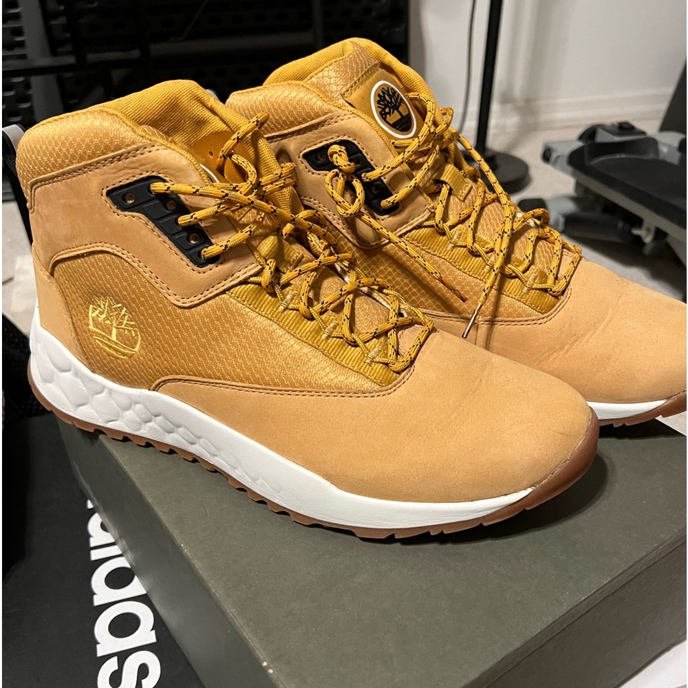 Timberland mens 10.5 solar wave boots